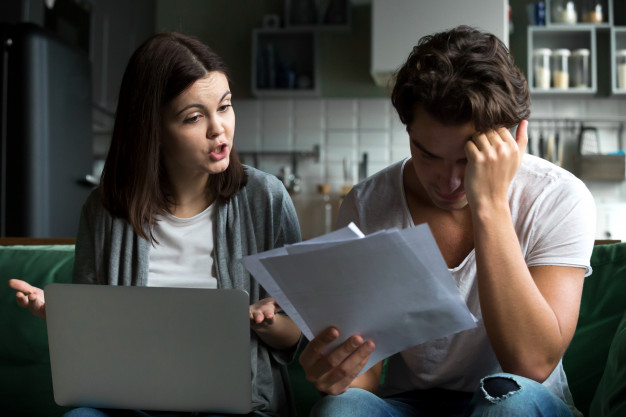 problemas de dinero en parejas